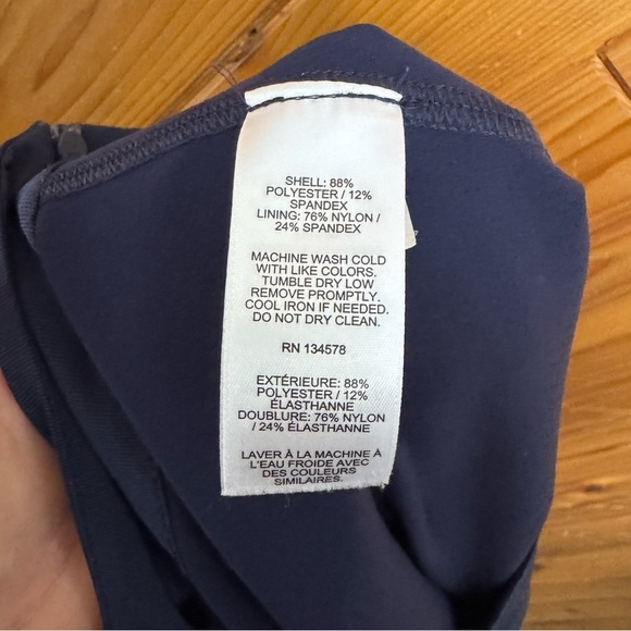 Vineyard Vine Navy Blue Skirt with Stripes Size Small - Picture 5 of 5